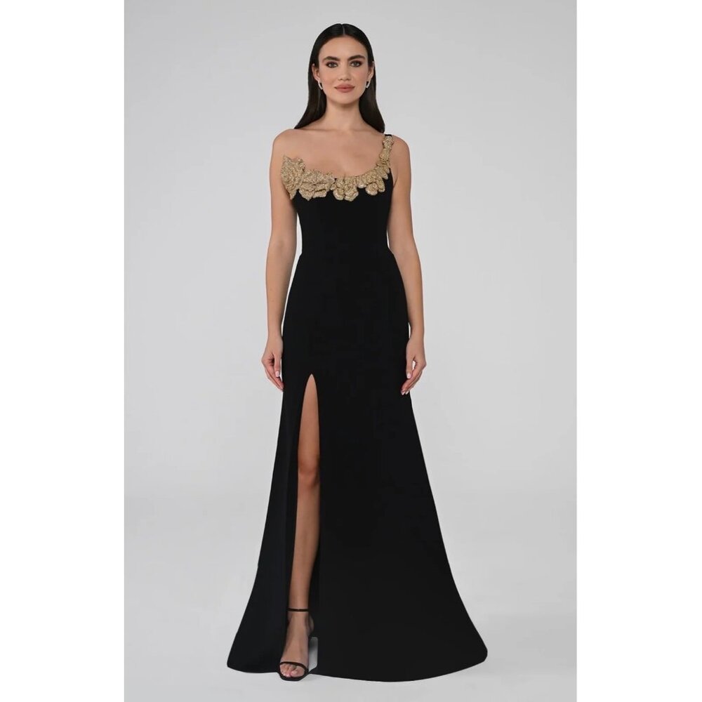Alfabeta One-Shoulder Crepe Gown with Embellished Neckline Size 6 Retails $1,150